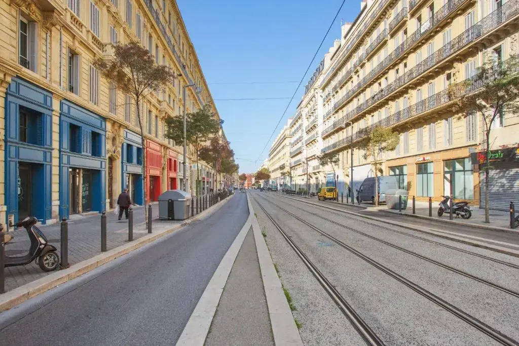 Beautiful and bright 2-br at the doors of Le Panier in Marseille - Welkeys