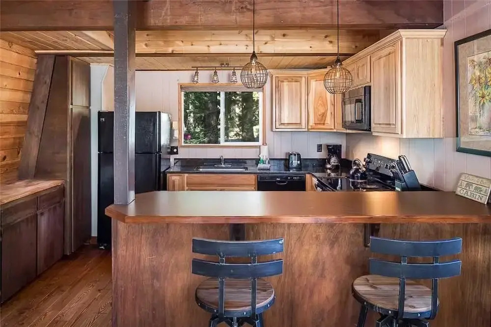 Private Beach Access, Renovated, Pet Friendly Cabin - "pine Cone Haven" #108
