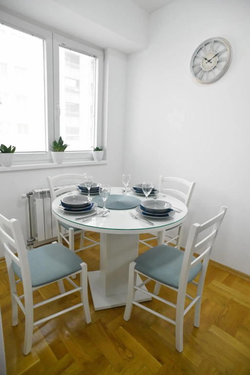 Modern & Cozy near City Center with Balcony, free Parking and coffee