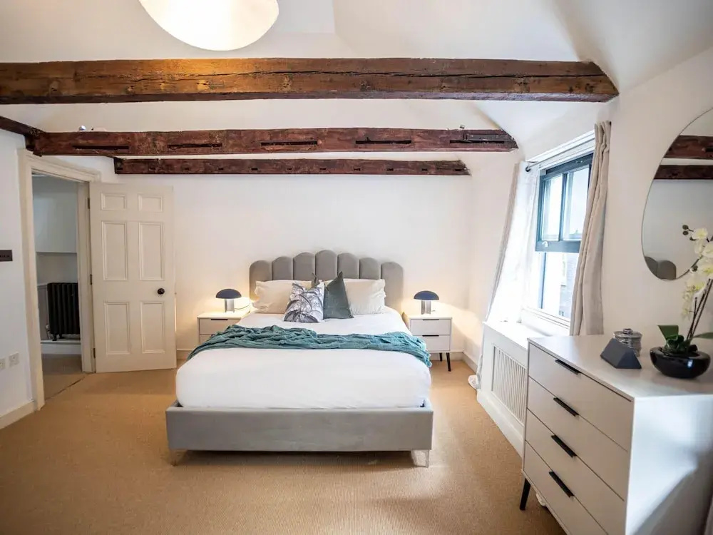 Liverpool St Three Bedroom Home Near Tube Station