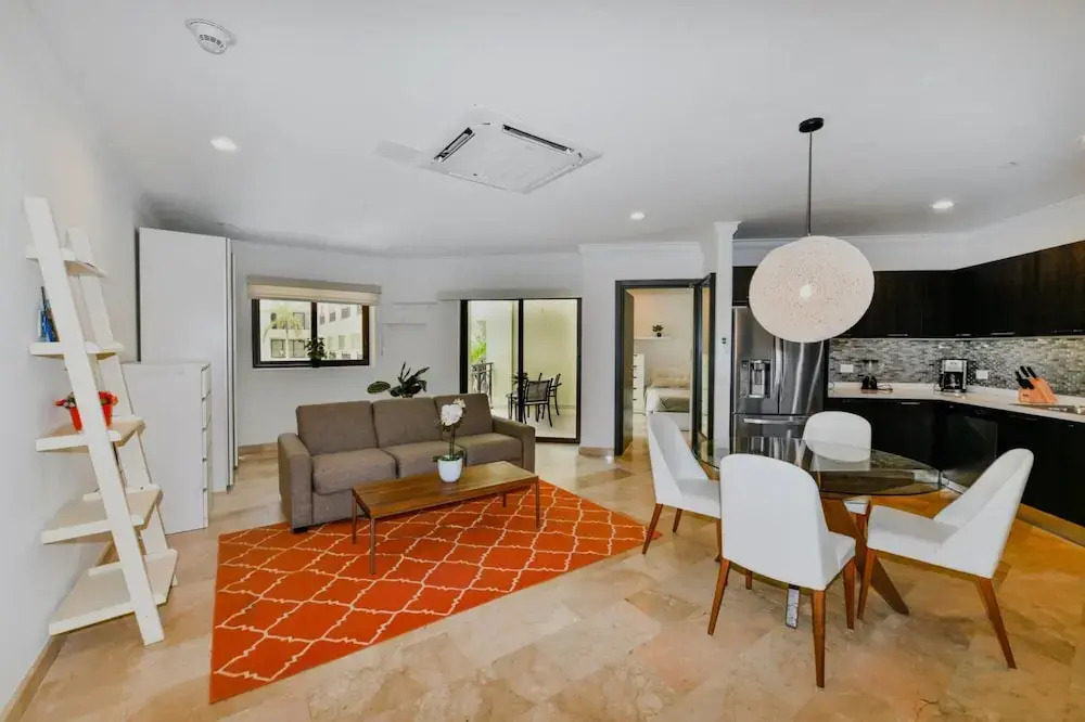Amazing 1BR 2BA Condo Great Location w Pool GYM