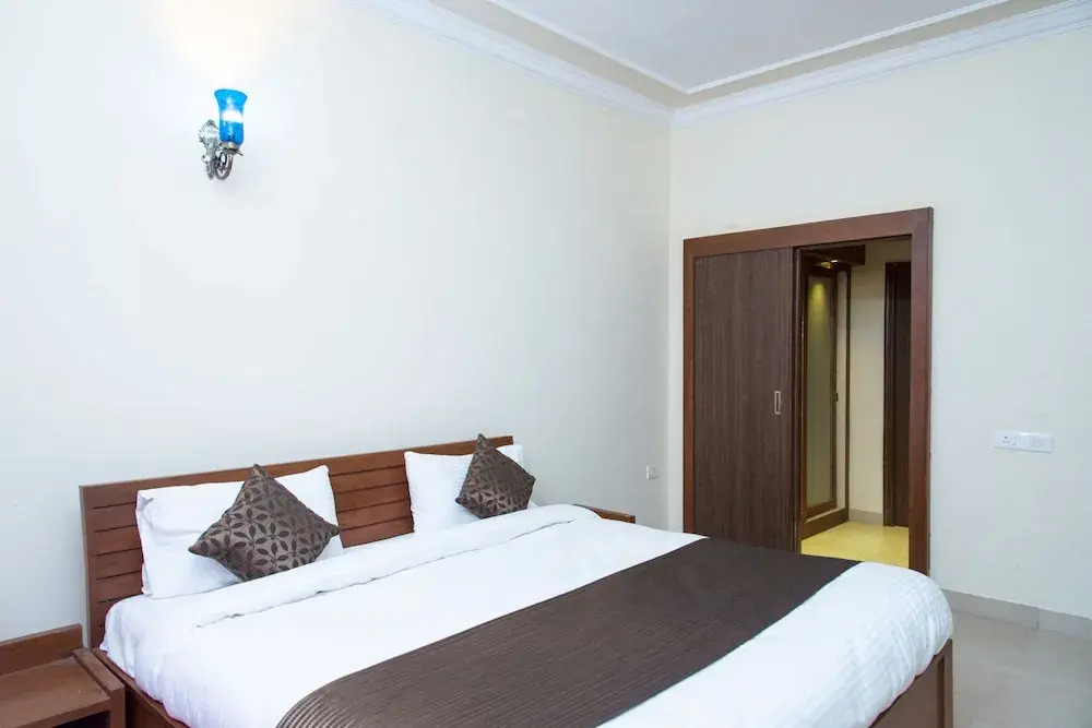 OYO 10949 Home Mount View 3BHK Villa Goverdhan Vilas