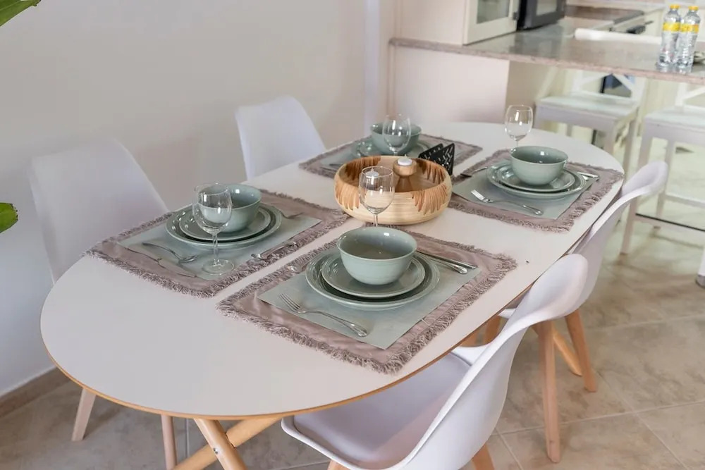 Cozy 1-bedroom Apartment for 5 in Motor City