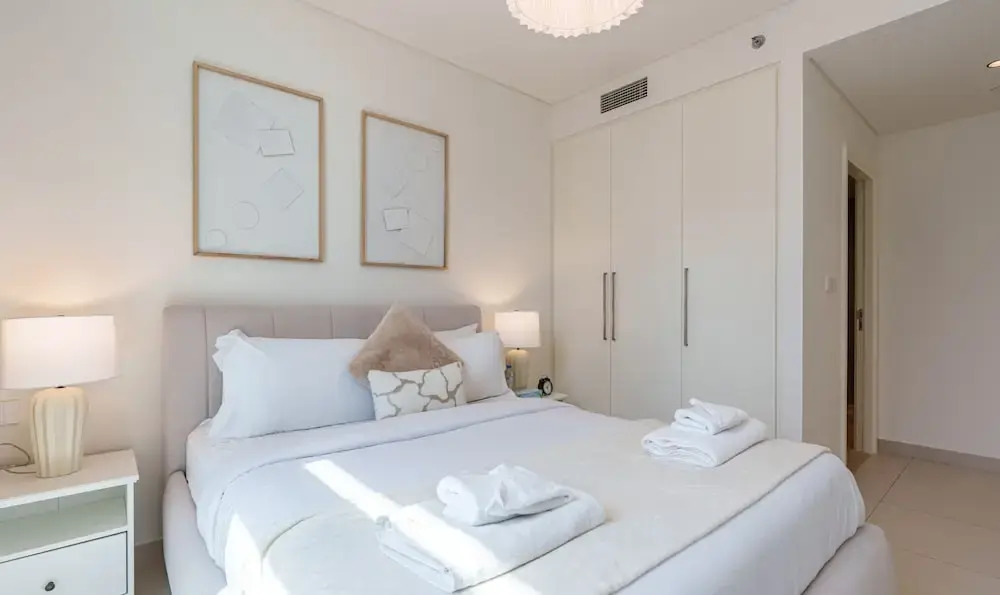 Downtown 2BR | Walk to Burj Khalifa + Dubai Mall