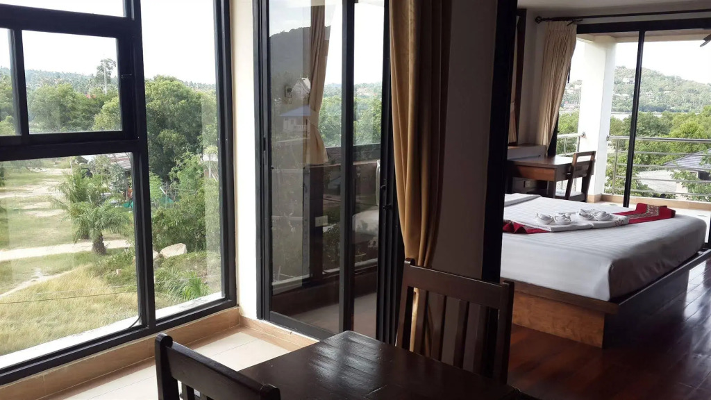 Chaweng Lake View Condotel
