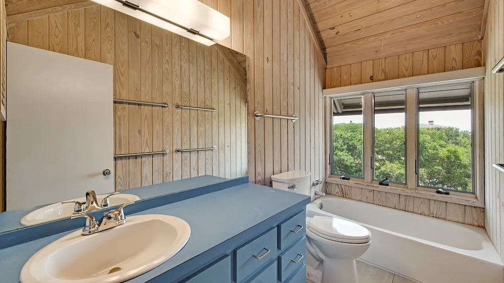 A Retreat To Create Memories For A Lifetime. 5 Bedroom Home by Peace Vacations