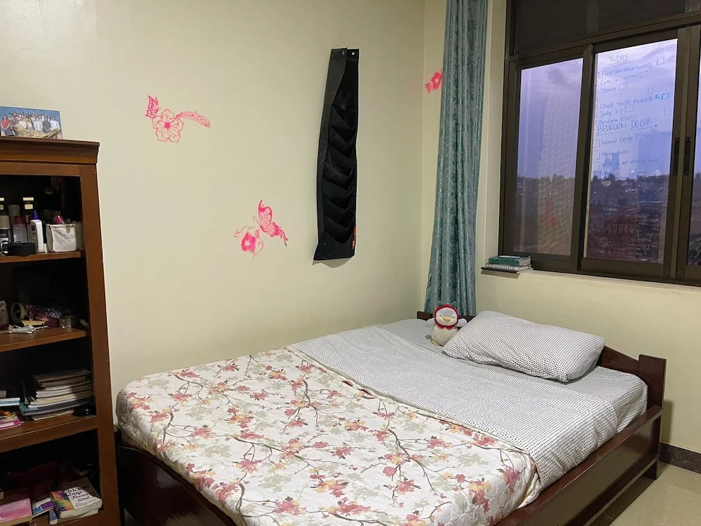 The Mugabi's Spacious Private Room
