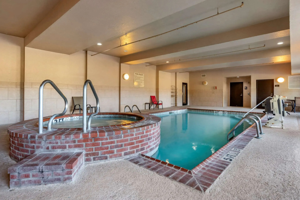 Comfort Inn & Suites Clinton - Jackson West