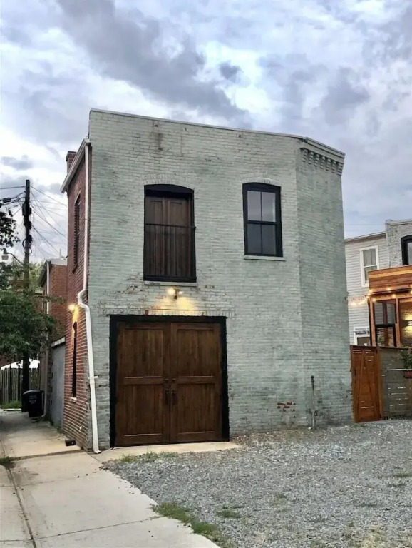 The Chic Carriage House in Shaw! Sleeps 2
