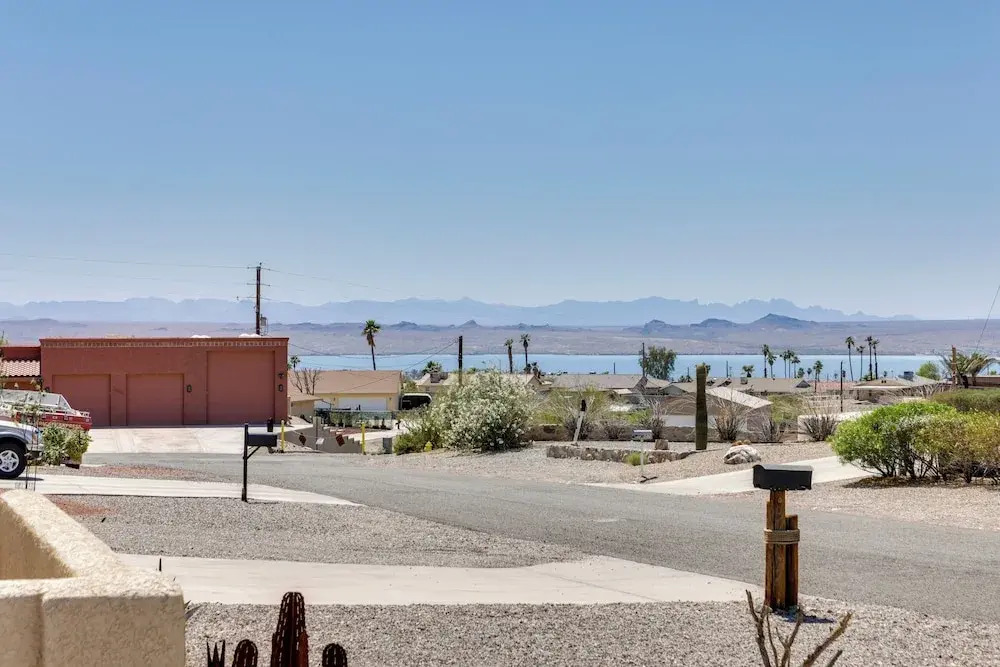 2 Mi to Lake Havasu: Home w/ Patio & Pool