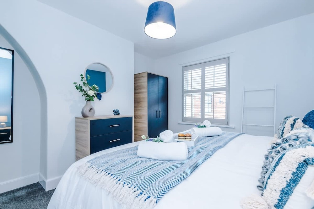 NEW Stylish Home City Centre Location Sleeps 6