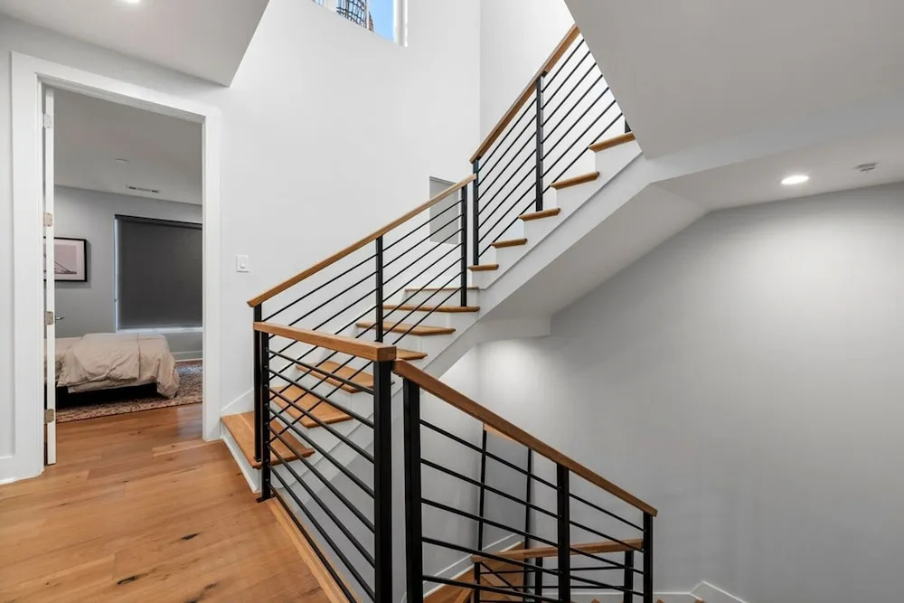 Luxurious Midtown Home Rooftop Views by Silverx