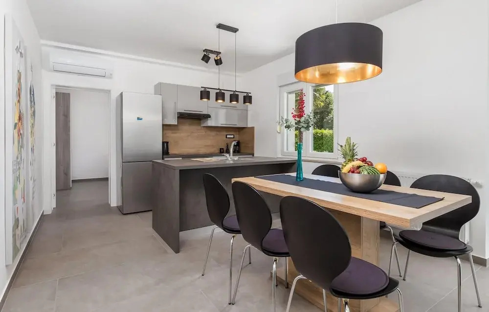 Nice Apartment in Lovran With 2 Bedrooms, Wifi and Outdoor Swimming Pool