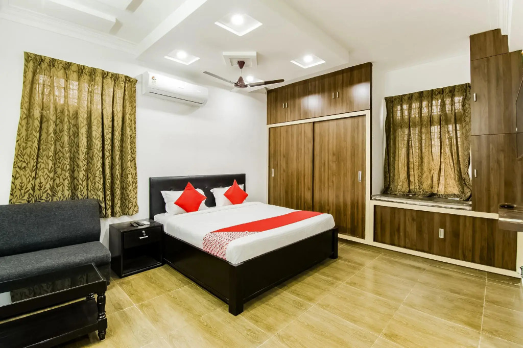 OYO 40630 Sriman Inn