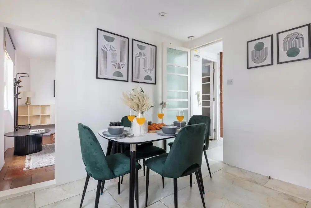 Chic 1BR by Goodge Street Station