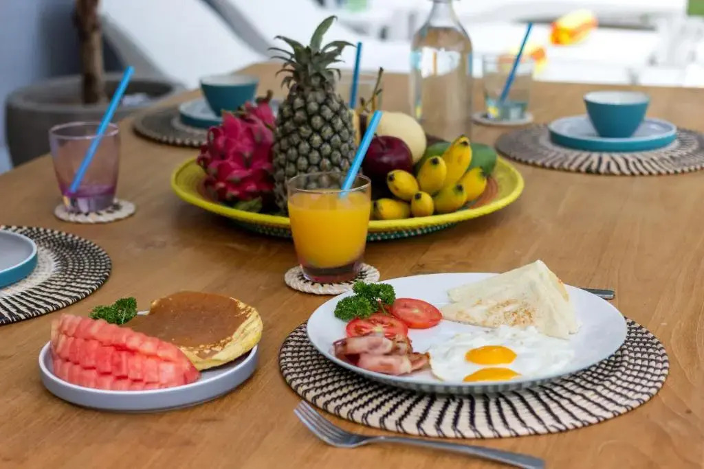 Villa Sukacita - Family Friendly 4BR Seminyak Eat Street 900m Walk To Beach
