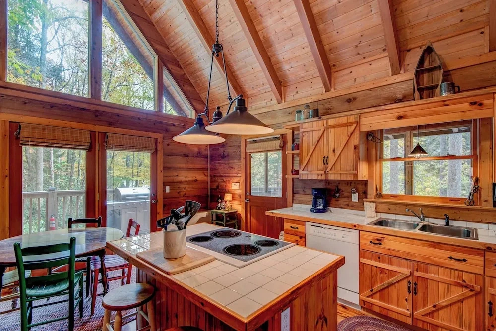 Bucks Cabin - Minutes From Downtown, pet Friendly