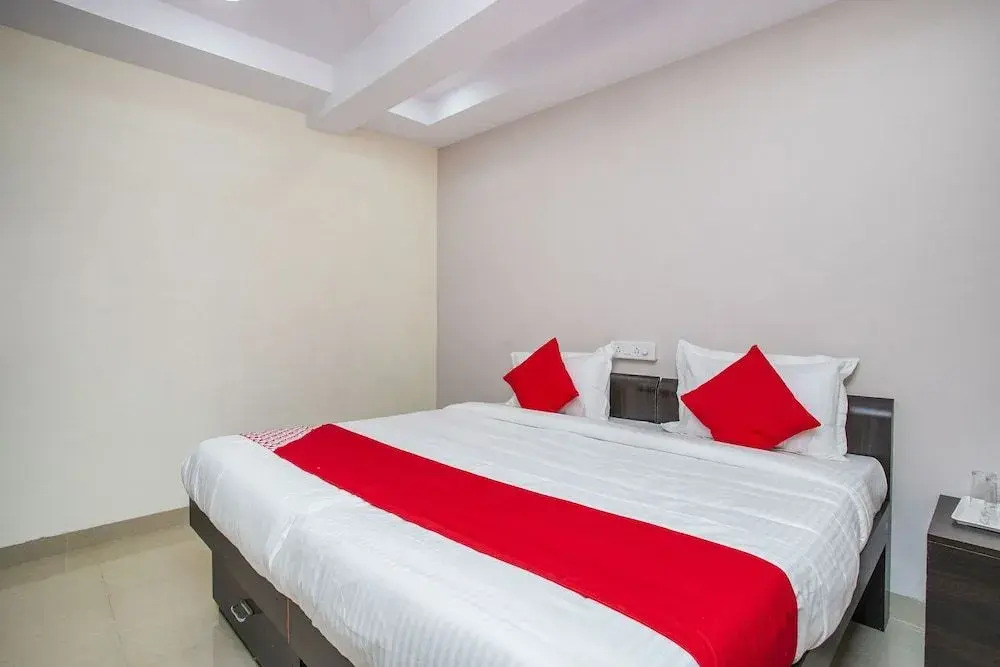 OYO 22836 Hotel Amster Inn