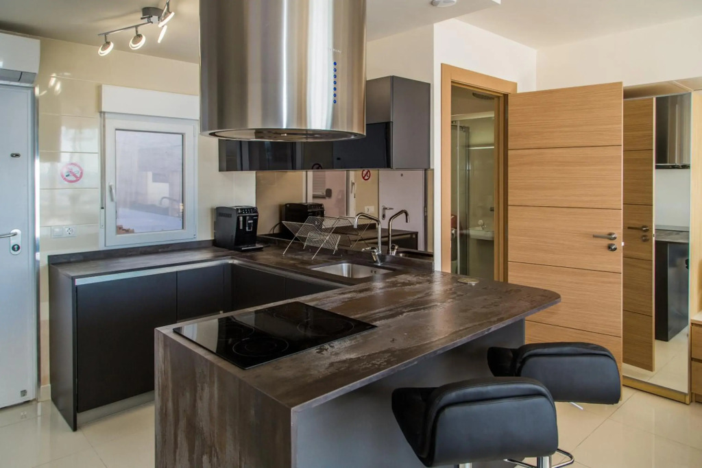 First Line P. Banus Sleeps 4
