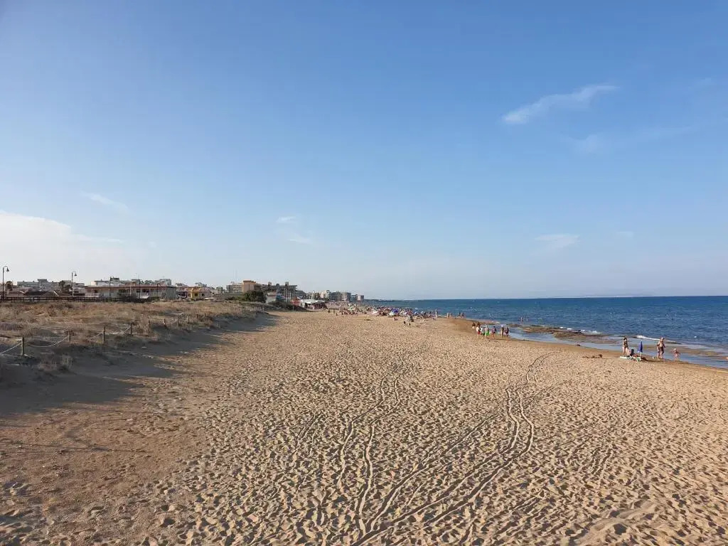 Two Bedroom, Ground Floor, Air-conditioned Apartment 300m from the Beach
