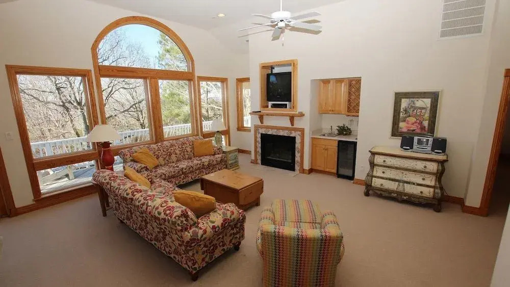 Sounds Awesome - 5 Br Home