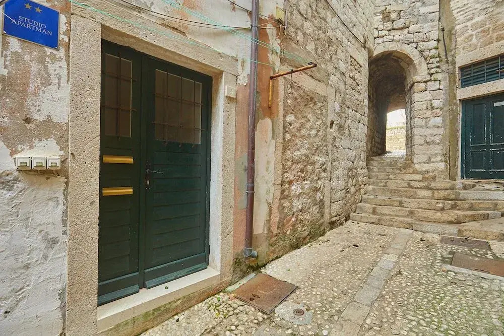 Astor Studio 1
