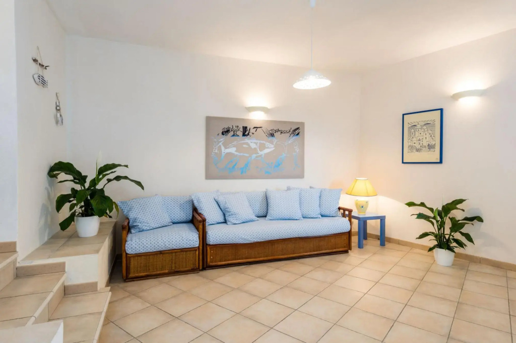 It consists of 3 bedrooms with air conditioning (one triple with a double and a single bed, a twin b-S'ABBA DI GIU'