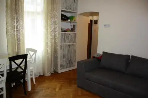 Hostel 12 chairs