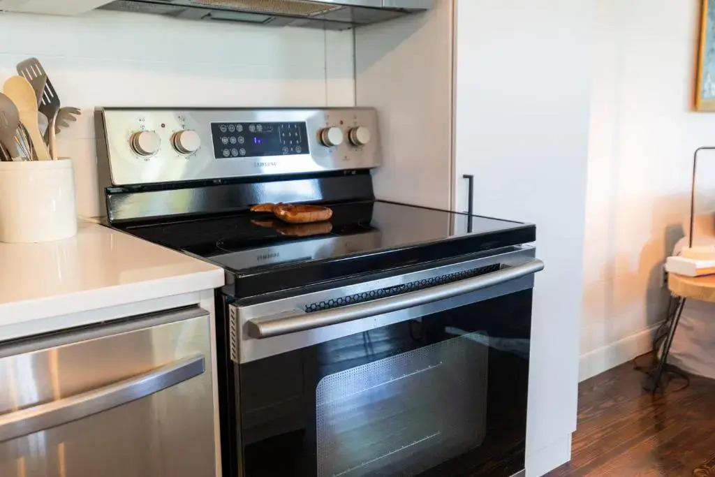 79 Sandbar Ln - Folly in Love - Renovated Private Home - Sunset Views