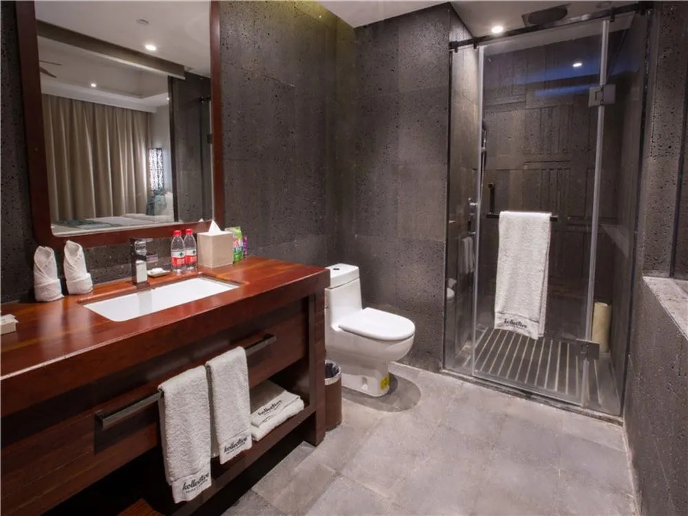 Poly Phoenix Hotel