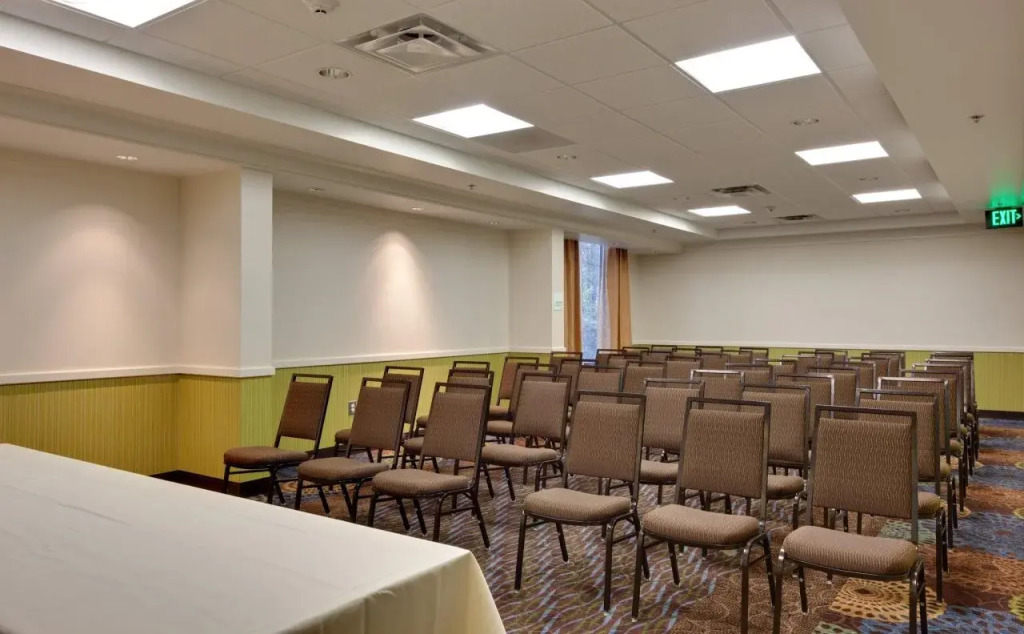 Holiday Inn & Suites Atlanta Airport North by IHG