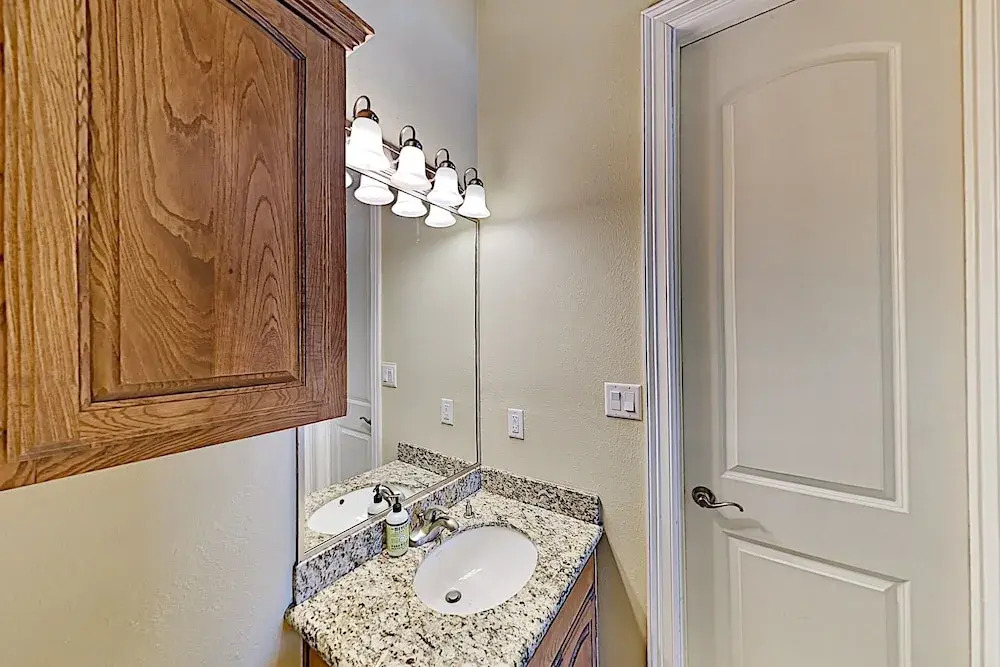Bright Beach W/ Pool - Steps To The Sand! 2 Bedroom Condo