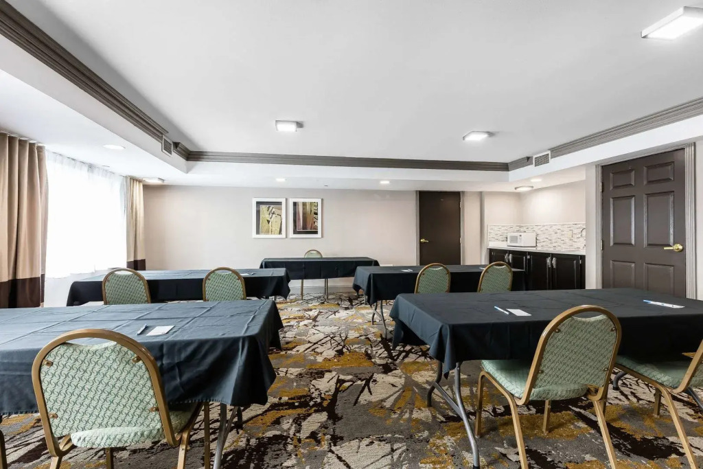 Comfort Inn & Suites Nashville Near Tanger Outlets I-24 Antioch