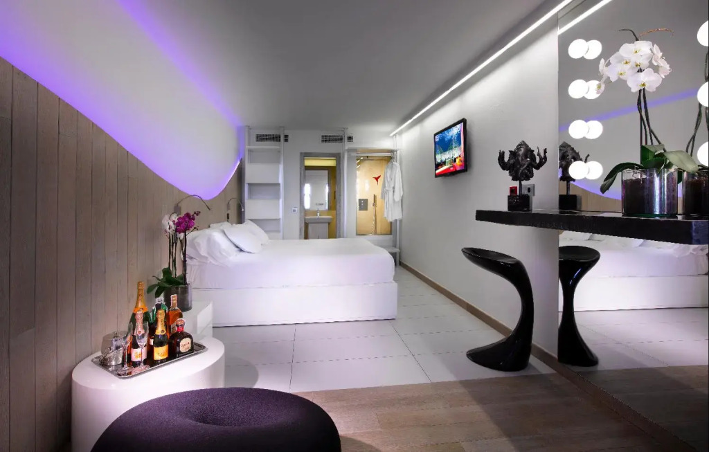 The Unexpected Ibiza Hotel - Ushuaïa Club entrance included