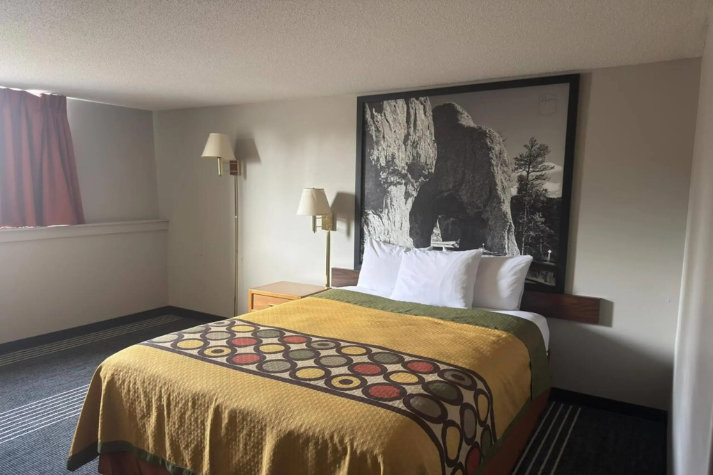 Super 8 by Wyndham Belle Fourche SD