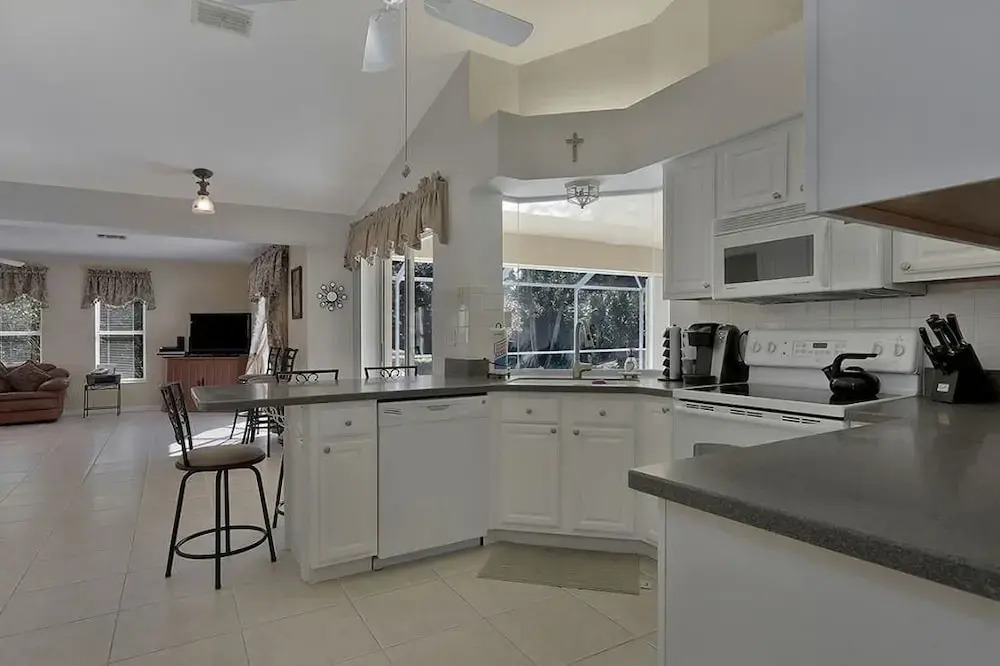 Sunbury Court Home