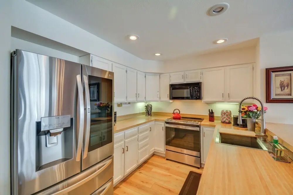Private Ski Retreat in Avon: Eagle River Views!