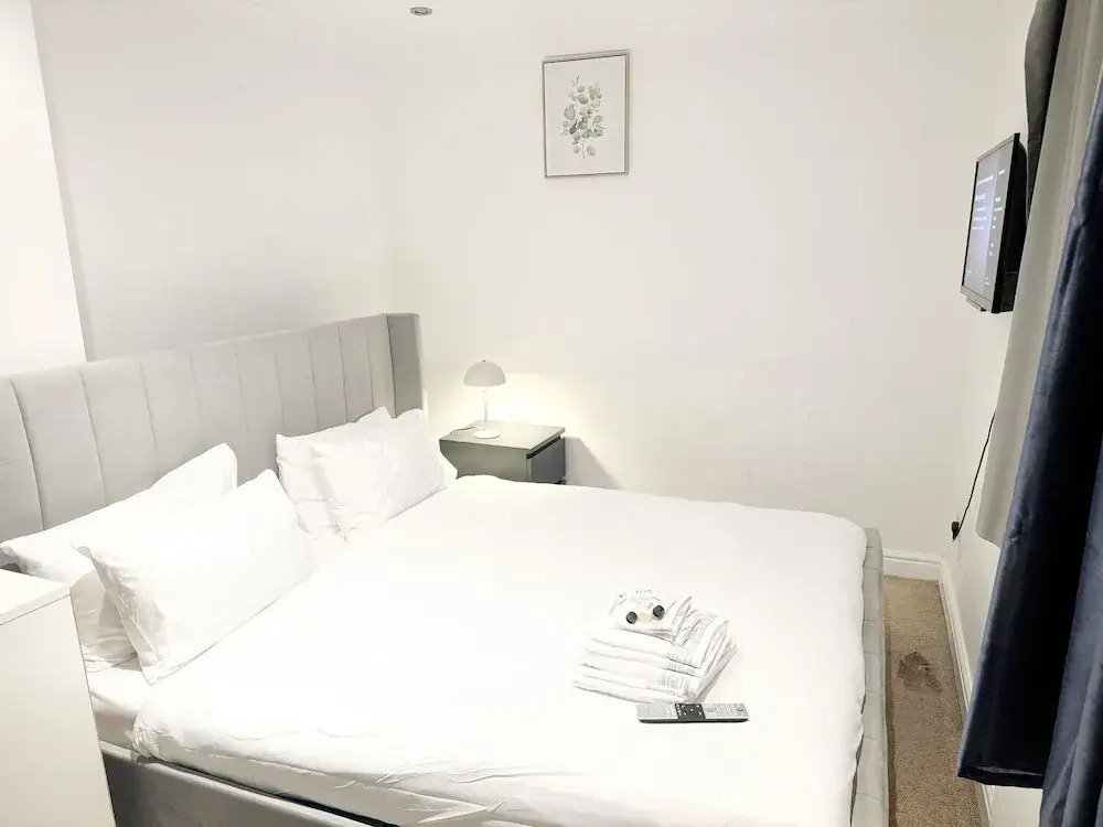 3 Bedroom in Northolt by Stayfolk