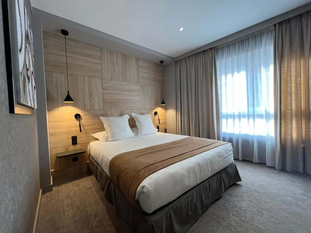 Отель LOGIS Hôtel Borel