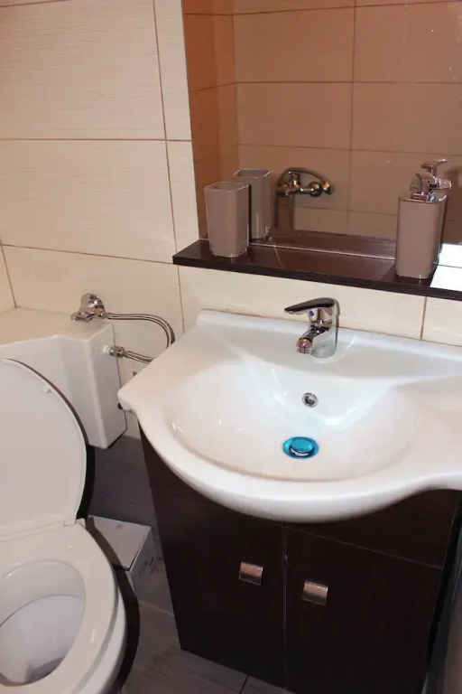 Impeccable 1-bedroom Apartment Center