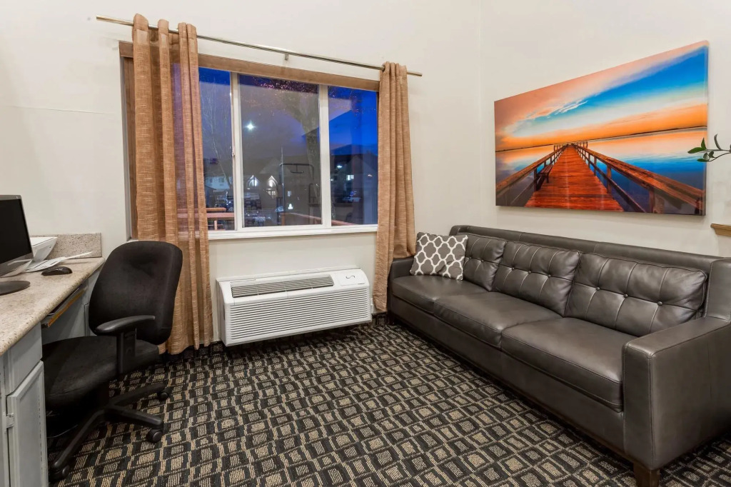 Howard Johnson Hotel & Suites by Wyndham Vancouver