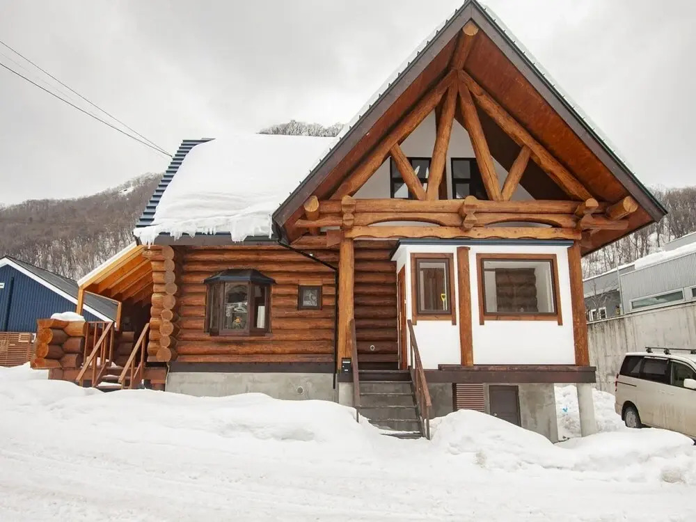 UCHI North Log Cabin