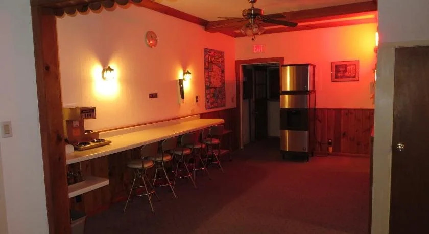 Travelers Inn Motel - Eagle River Downtown