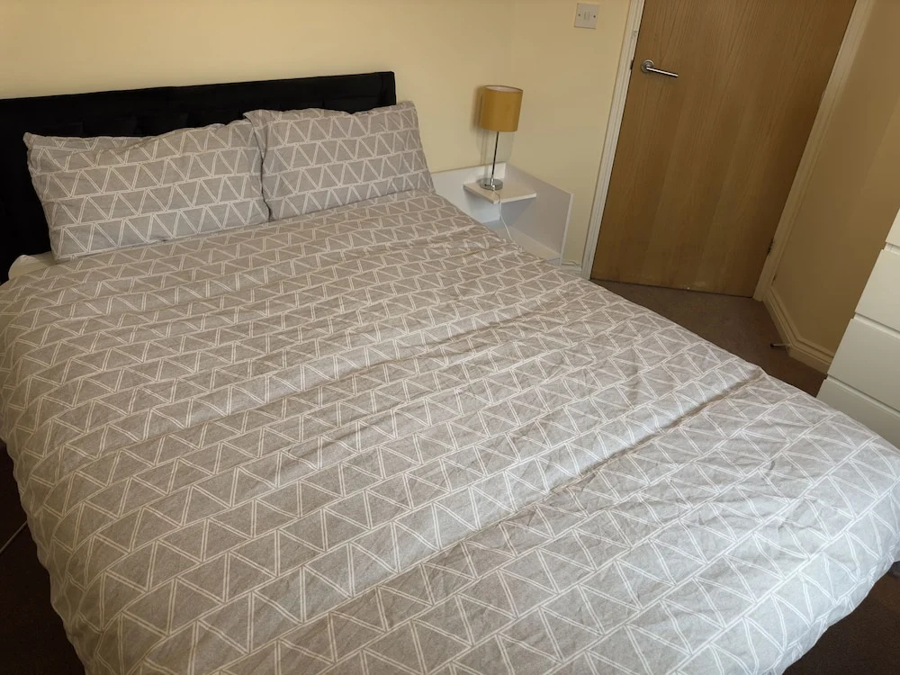 Lovely 2 Bedroom Family Holiday Home in London
