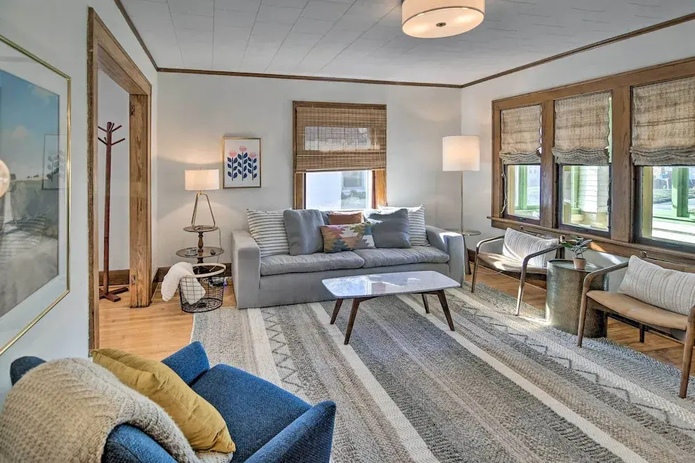 Family-friendly Des Moines Retreat w/ Patio!