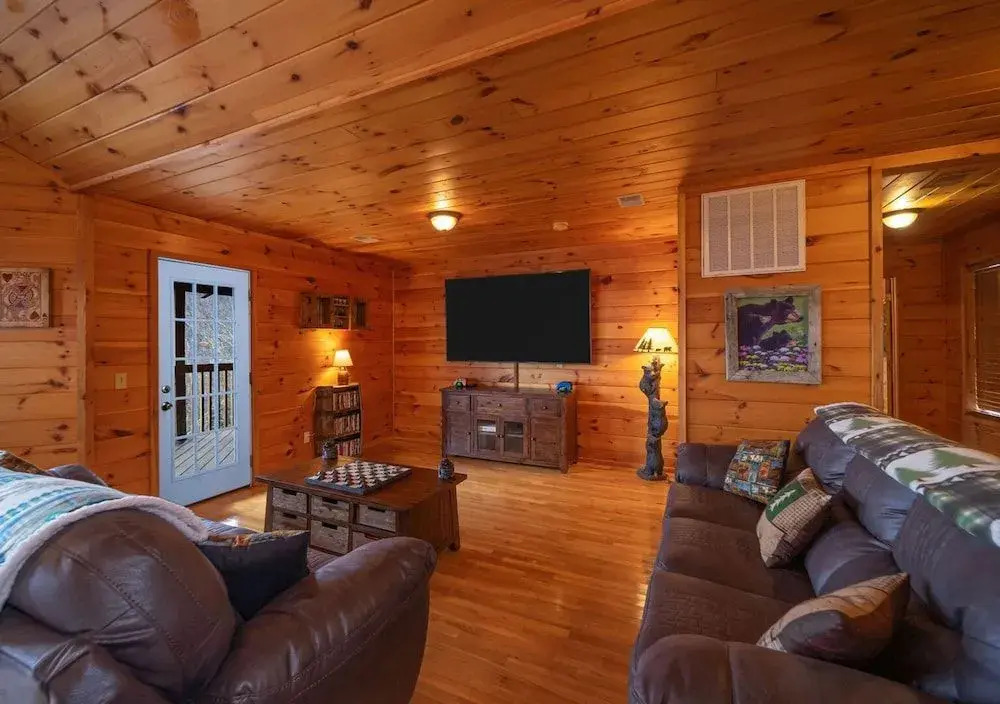 Smokerise Lodge by Heritage Cabin Rentals
