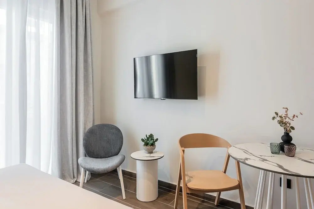 KLEO by Zoia Living