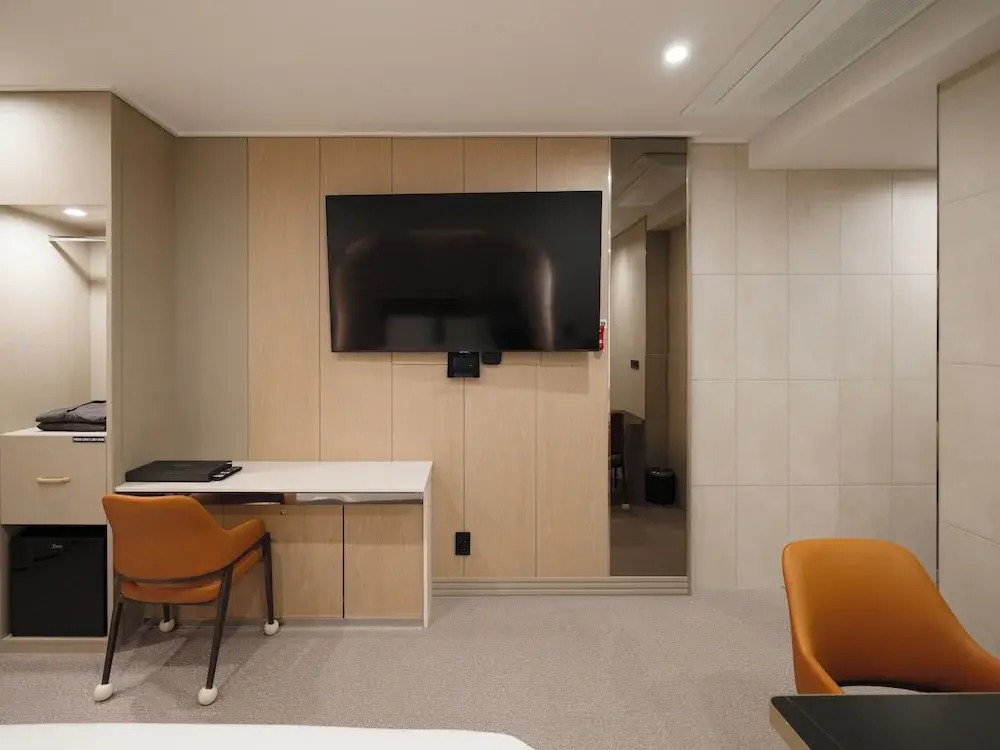 Urban Brown Hotel