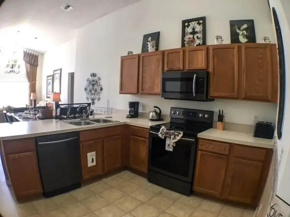 South Facing Pool Great For Families! 4 Bedroom Home by RedAwning
