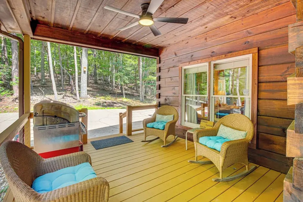 North Georgia Cabin w/ Hot Tub & Community Perks